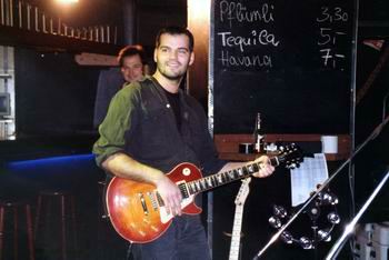 no.03-martin_guitar_roadie.jpg