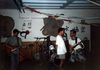 01-band.jpg