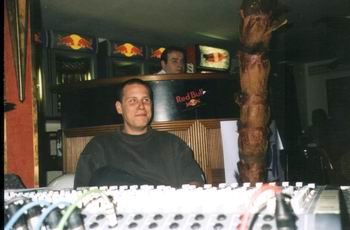 monkeyjump01.jpg
