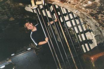 cave00.jpg