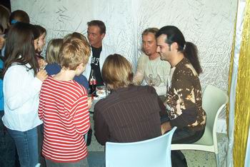 03-autograph-signing-session02.jpg