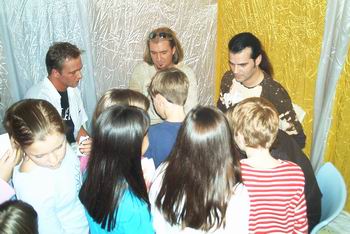 03-autograph-signing-session03.jpg