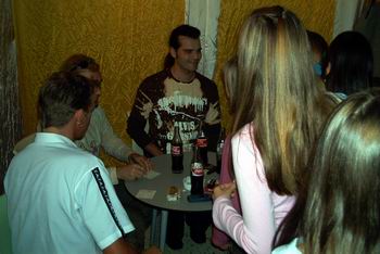 03-autograph-signing-session05.jpg
