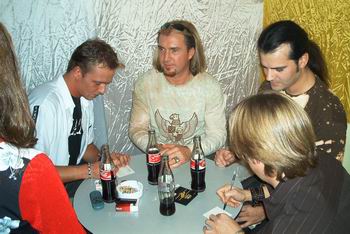 03-autograph-signing-session10.jpg