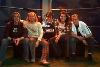 04-band-photos-in-the-studio01.jpg