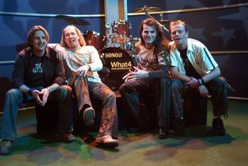 04-band-photos-in-the-studio02.jpg