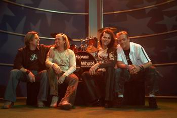 04-band-photos-in-the-studio04.jpg