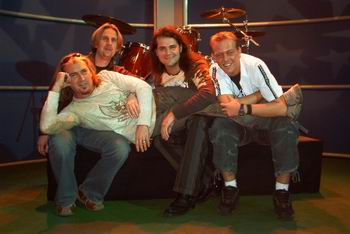 04-band-photos-in-the-studio06.jpg